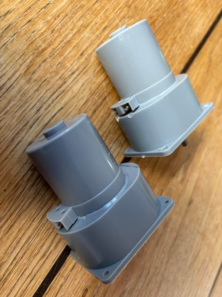 2 elektro motoren met vertragingskast 6 tot 12 volt, Ophalen of Verzenden, Zo goed als nieuw