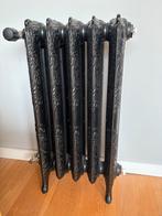 Vintage gietijzeren radiator zwart met mooi motief, Doe-het-zelf en Verbouw, Verwarming en Radiatoren, Ophalen, 30 tot 80 cm, 500 tot 800 watt