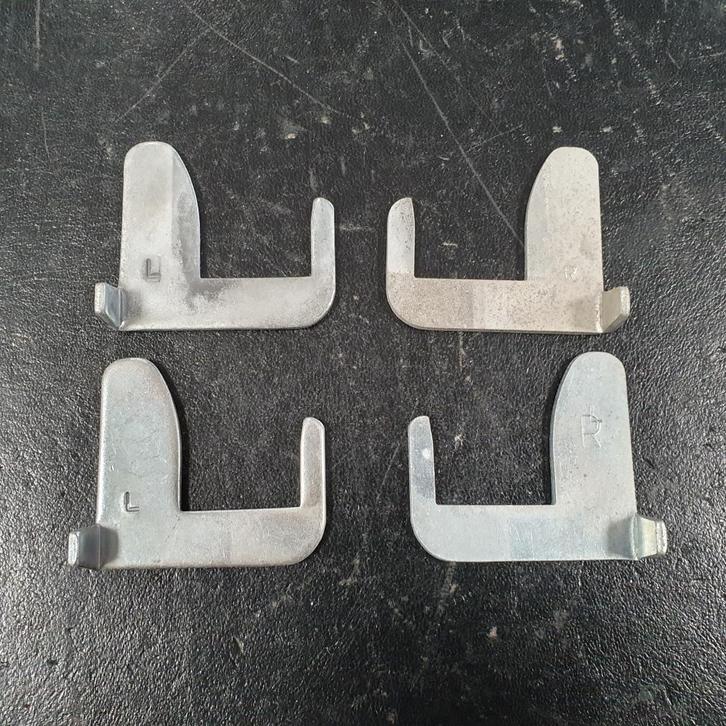 4x Ahrend Stavast metalen schappendragers, plankendragers v, Doe-het-zelf en Verbouw, IJzerwaren en Bevestigingsmiddelen, Gebruikt