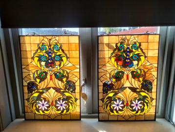 Twee mooie Victoriaanse Tiffany stijl glas-in