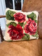 Prachtig Smyrna vintage  kussen met rode rozen 40 x 40 cm, Huis en Inrichting, Woonaccessoires | Kussens, Ophalen of Verzenden