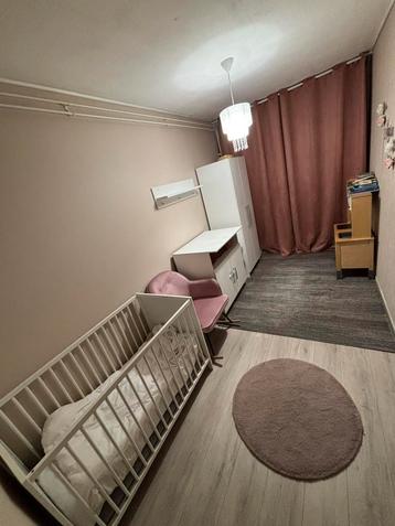 Complete kinderkamer kast bed commode beschikbaar voor biedingen