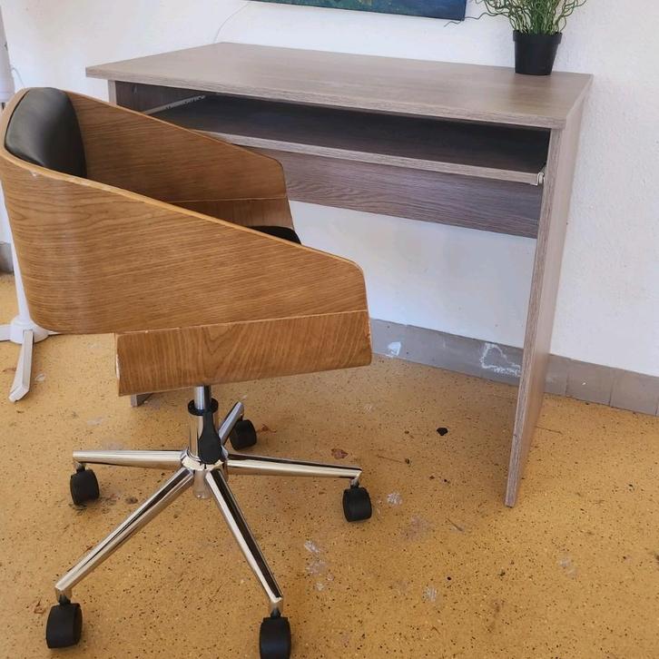 Stoel en tafel, Huis en Inrichting, Bureaus, Zo goed als nieuw, Ophalen