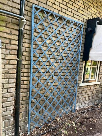 Klimrek  staal voor planten beschikbaar voor biedingen