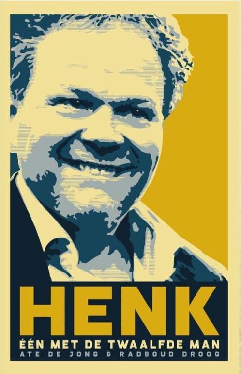 Henk - Eén met de twaalfde man - Ate de Jong & Radboud Droog, Boeken, Biografieën, Zo goed als nieuw, Sport, Ophalen of Verzenden