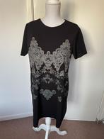 Zwart jurkje met borduursels, Zara, Maat 42/44 (L), Zo goed als nieuw, Zwart