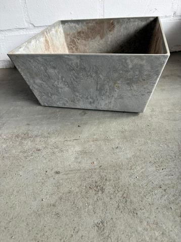 Bloembak voor buiten beschikbaar voor biedingen