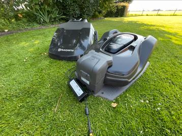 nette husqvarna 450x GPS automower/robotmaaier met garage beschikbaar voor biedingen