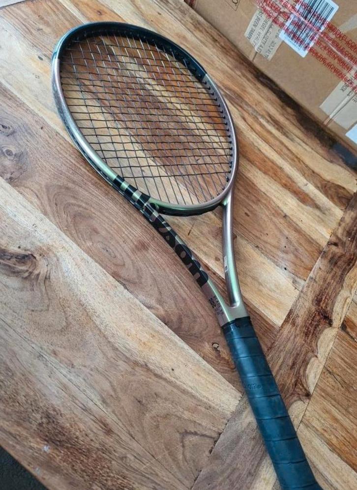 Wilson Blade 98 V8 - Top Racket! 16x19, 305 gram L2, Sport en Fitness, Tennis, Zo goed als nieuw, Racket, Wilson, L2, Ophalen of Verzenden