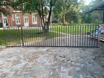 Stalen Hek met Poort - 5.42m breed beschikbaar voor biedingen