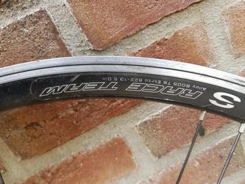Goede racefietsvelg / velg / racefiets beschikbaar voor biedingen