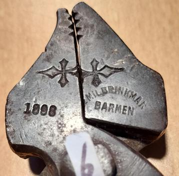Antieke tangen 1880-1980 beschikbaar voor biedingen