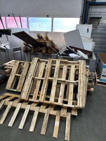 GRATIS af te halen pallethout beschikbaar voor biedingen