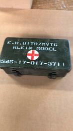 Land Rover Lightweight / 109 militair EHBO trommel., Ophalen of Verzenden, Landmacht, Nederland, Kist of Geocache