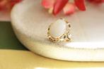 Vintage 14 Karaat Gouden Ring Met Opaal Edelsteen, Ophalen of Verzenden, Zo goed als nieuw, 17 tot 18, Met edelsteen