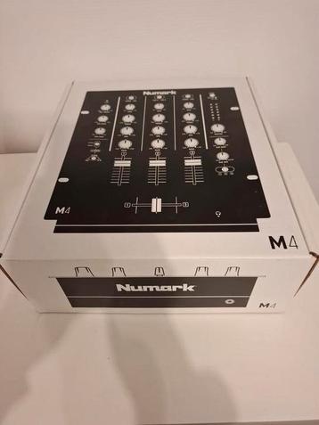 Numark M4 battle mixer beschikbaar voor biedingen