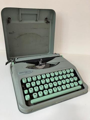 HERMES BABY typemachine 1958 AZERTY Switzerland olivetti beschikbaar voor biedingen