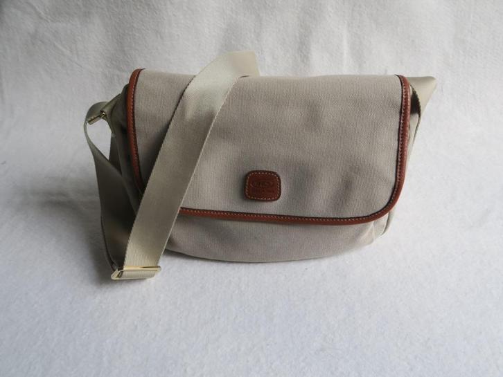 Brics Sorrento Canvas Messenger tas  beige, Sieraden, Tassen en Uiterlijk, Tassen | Damestassen, Gebruikt, Schoudertasje, Beige