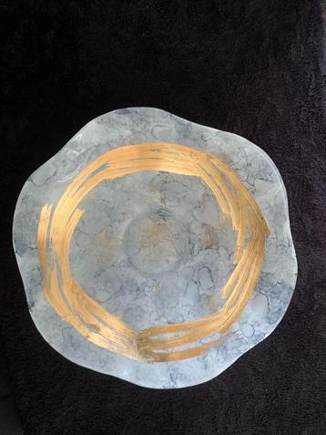 Speciale glazen schaal beschikbaar voor biedingen