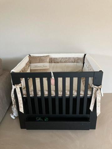 Baby box mat zwart met lade beschikbaar voor biedingen