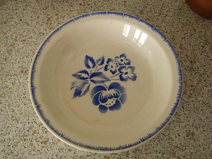 Grote ondiepe schaal / presenteerbord van Digoin, Antiek en Kunst, Curiosa en Brocante, Ophalen of Verzenden