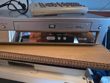 Samsung DVD-V5450 VHS/DVD Speler incl. Afstandsbediening beschikbaar voor biedingen