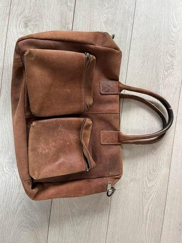 Lederen tas beschikbaar voor biedingen