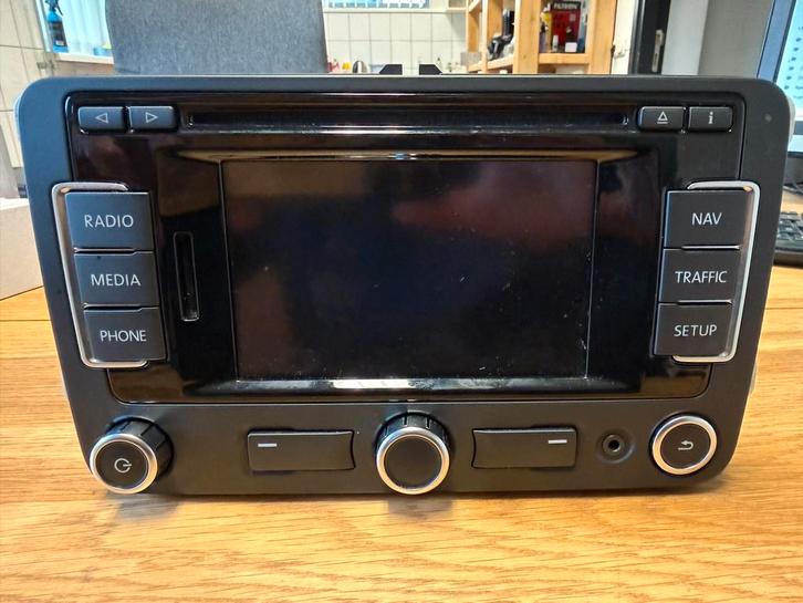 Volkswagen RNS 310 Navigatiesysteem incl code radio cd, Auto diversen, Autoradio's, Gebruikt, Ophalen of Verzenden