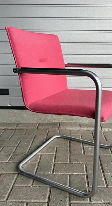 8x Arco cantilever design chairs beschikbaar voor biedingen