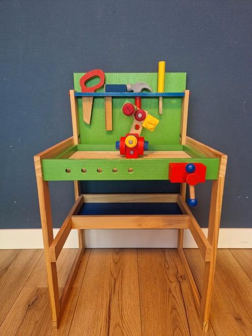 Houten werkbank incl. houten mechano, bouten en moeren., Kinderen en Baby's, Speelgoed | Houten speelgoed, Gebruikt, Meubelstuk of Keukentje