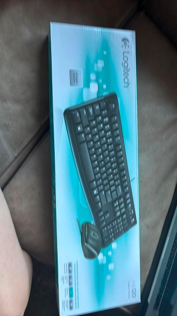 Logitech MK120 toetsenbord en muis set – Nieuw in doos, Computers en Software, Toetsenborden, Nieuw, Ophalen