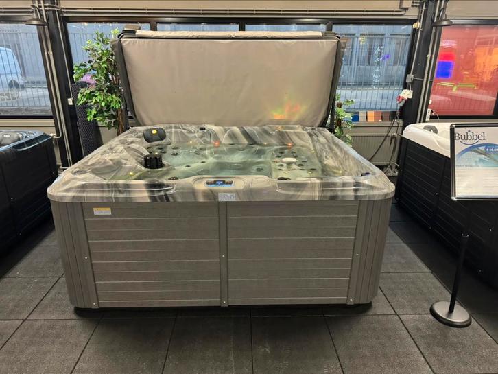 Jacuzzi showmodel Nashvile, Tuin en Terras, Bubbelbaden en Hottubs, Zo goed als nieuw, Pomp, Ophalen of Verzenden
