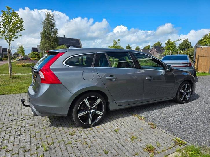 Volvo V60 T4 190pk R-design 1ste EIG., Auto's, Volvo, Particulier, V60, ABS, Achteruitrijcamera, Airbags, Airconditioning, Bluetooth