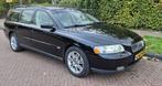 Volvo V70 2.4 170PK AUT 2004 Zwart, Auto's, Volvo, 1800 kg, Beige, Leder en Stof, Zwart