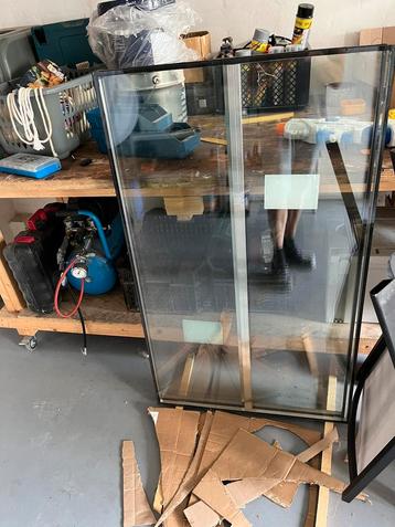 Gratis af te halen twee stuks dubbel glas beschikbaar voor biedingen