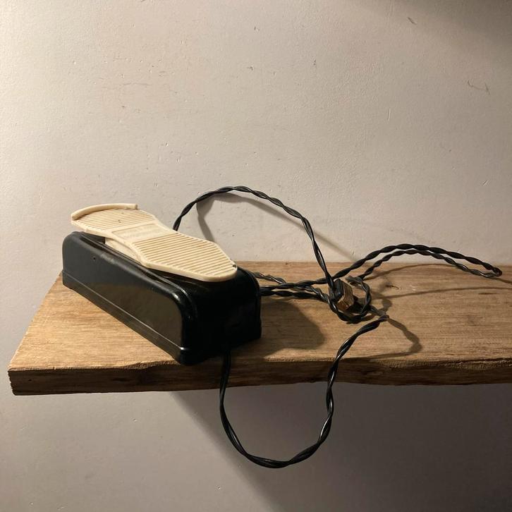 Lewenstein Voetpedaal - Made in Holland - Antiek Naaimachine, Antiek en Kunst, Antiek | Naaimachines, Ophalen of Verzenden