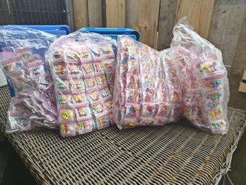 2 grote kratten vol met nieuwe haar accessoires voor meisjes beschikbaar voor biedingen