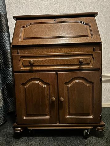 Antieke secretaire / houten opbergkast beschikbaar voor biedingen