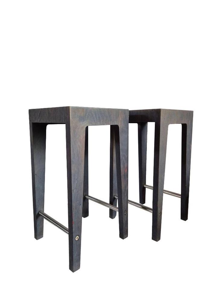 Twee fantastische Tom barkrukken design Studio Parade, Huis en Inrichting, Barkrukken, Gebruikt, 60 tot 90 cm, Hout, Metaal, 2 krukken