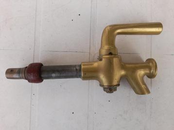 Messing vatkraan beschikbaar voor biedingen