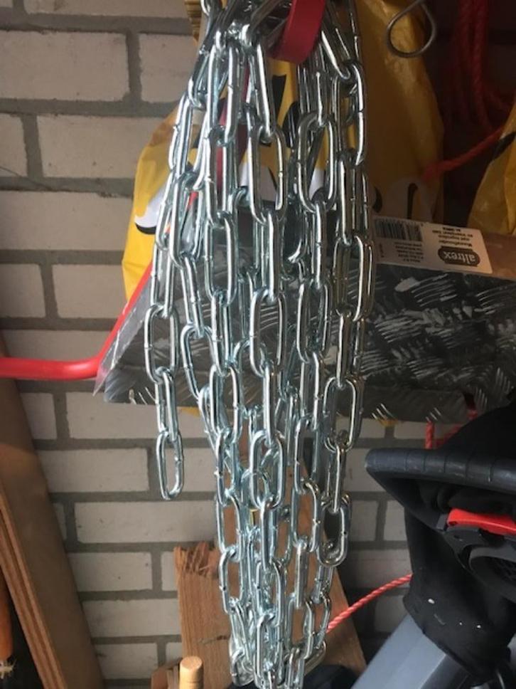 ketting 430 cm lengte en 4 musketons en ogen €10,- totaal, Doe-het-zelf en Verbouw, IJzerwaren en Bevestigingsmiddelen, Nieuw