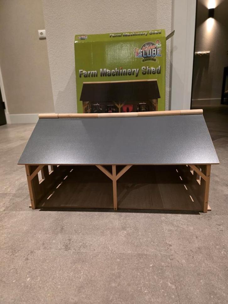 Globe Farm Machine Schuur - Speelgoed Boerderij, Kinderen en Baby's, Speelgoed | Houten speelgoed, Zo goed als nieuw, Ophalen of Verzenden