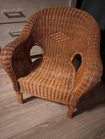 Grote rieten stoel beschikbaar voor biedingen