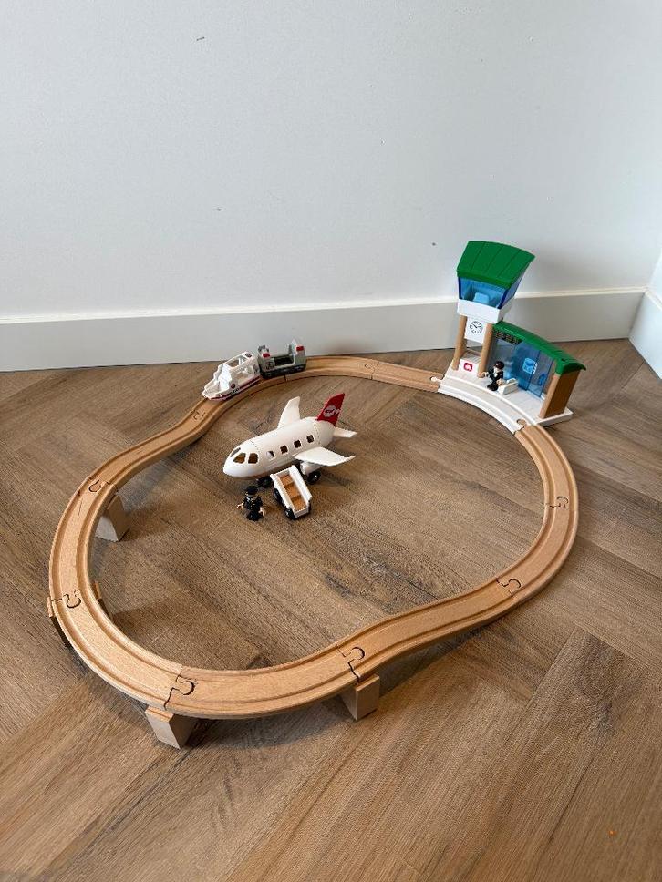Heel goed Brio houten trein vliegtuig 33301 speelgoed set, Kinderen en Baby's, Speelgoed | Houten speelgoed, Zo goed als nieuw
