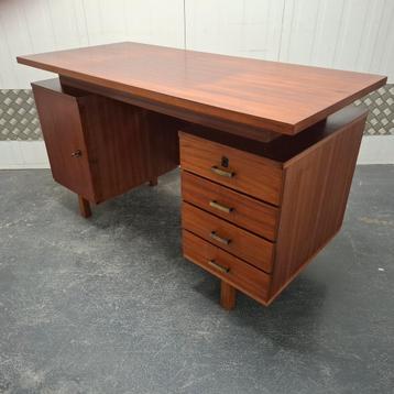 Vintage houten bureau beschikbaar voor biedingen