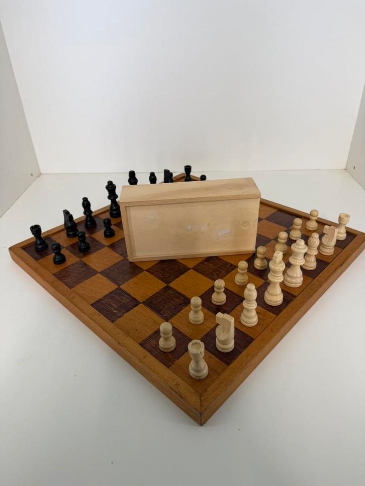 Houten schaakset met opbergkist, Hobby en Vrije tijd, Gezelschapsspellen | Bordspellen, Zo goed als nieuw, Ophalen of Verzenden