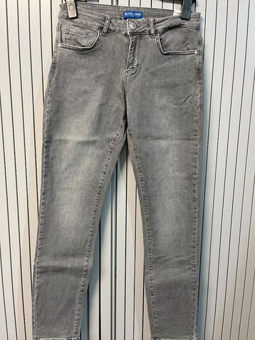 Grijs kleurige Jeans beschikbaar voor biedingen