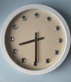 Klok analoog wit/creme wit met diamanten, Huis en Inrichting, Woonaccessoires | Klokken, Ophalen of Verzenden, Gebruikt, Wandklok