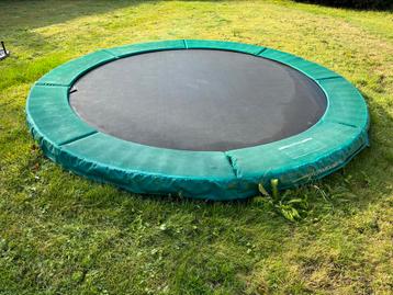 Berg inground trampoline beschikbaar voor biedingen