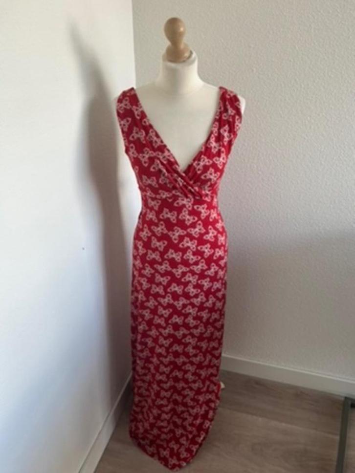 King Louie maat L maxi rode vlinder jurk 1755, Kleding | Dames, Jurken, Zo goed als nieuw, Maat 42/44 (L), Rood, Onder de knie